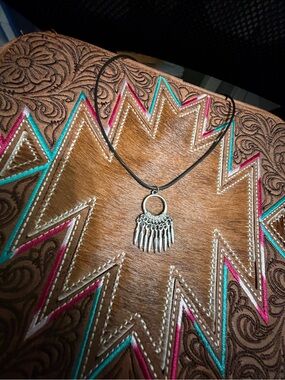 NEW Western Style Silver Fringe Circle Pendant Necklace